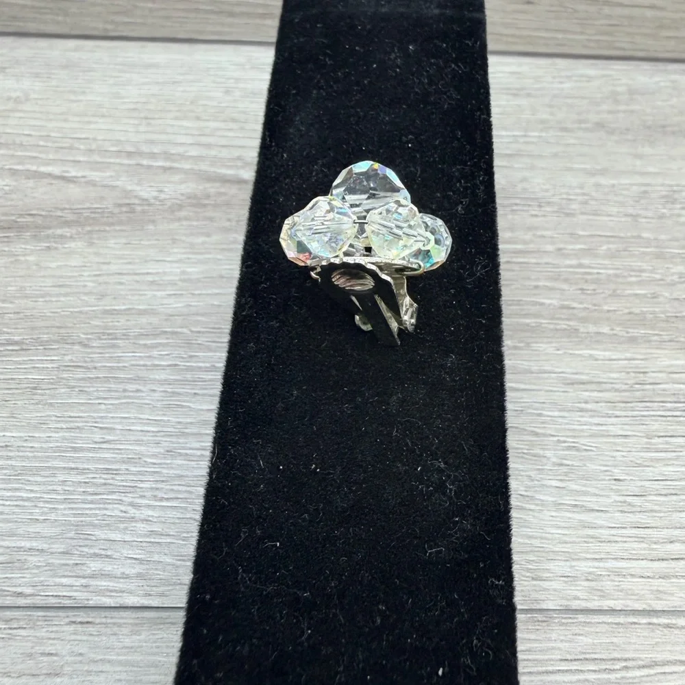 Crystal‎ Flower Brooch